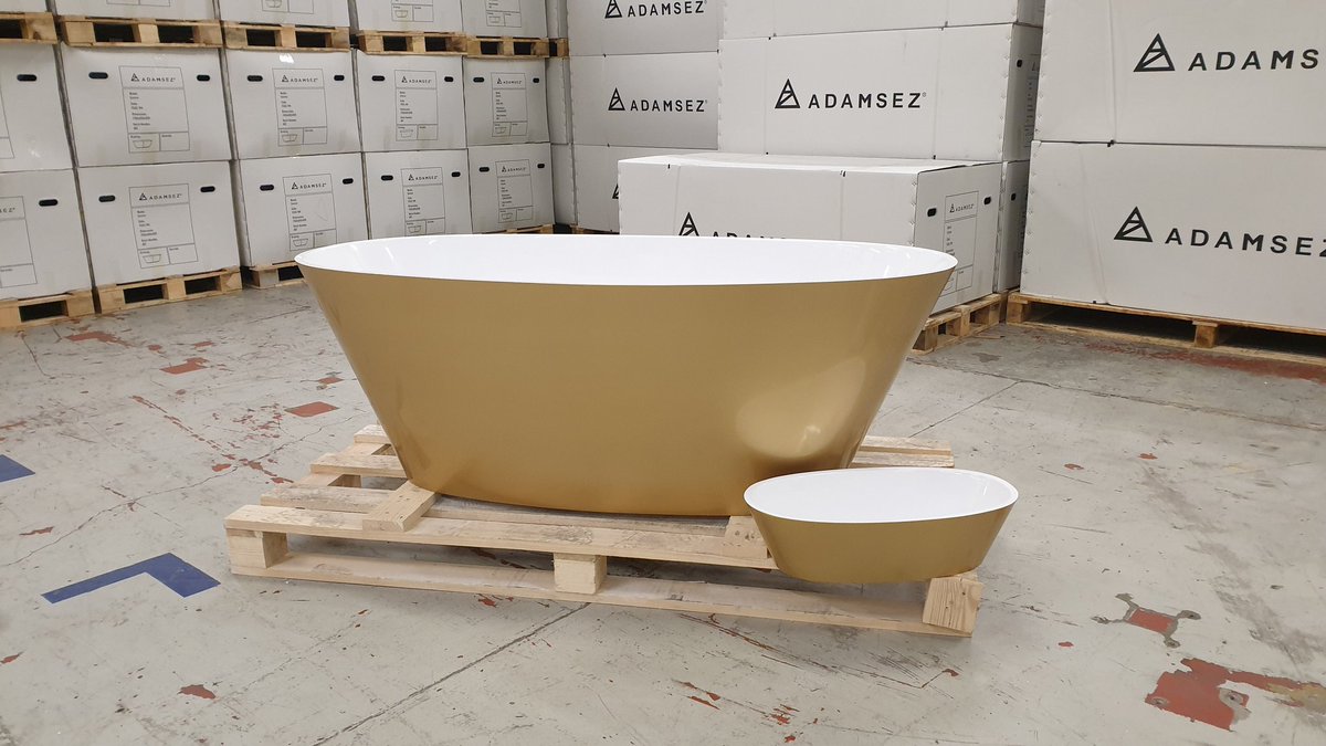AdamsezBaths's tweet photo. Each day brings a new colour to admire. Today we were in awe of this opulent, brushed brass finish with beautiful deep tones. A wonderfully rich finish for the Calabar stone bath and basin. #AdColour #BathExperts #BespokeBaths #BespokeBasins https://t.co/dCNkdcSRkK