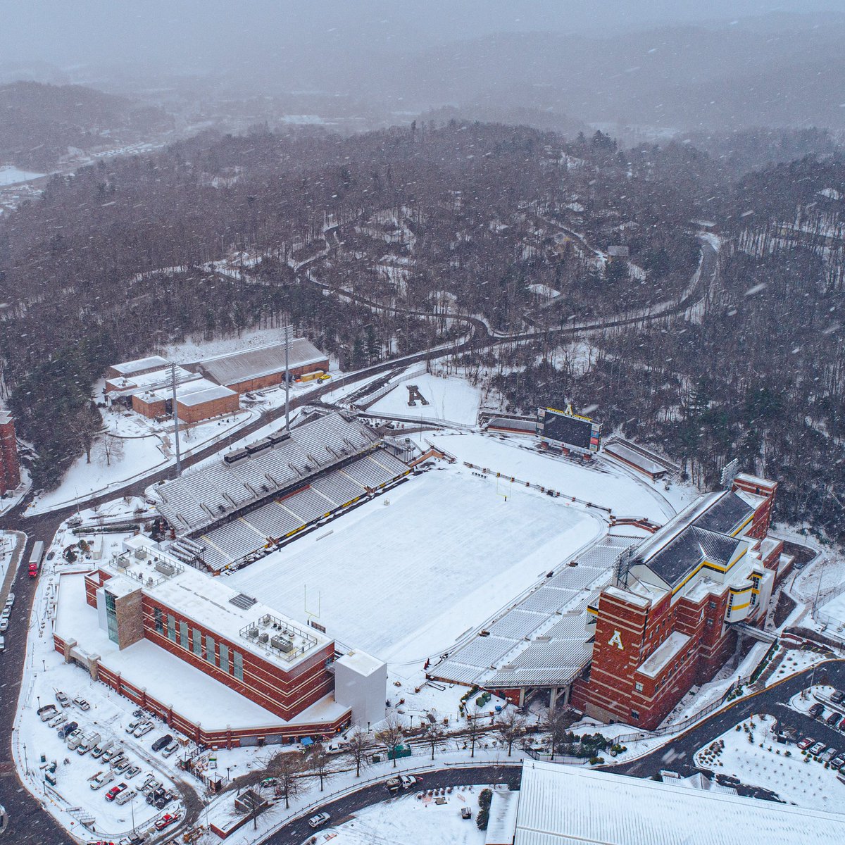 AppState_FB's tweet photo. Snow days at The Rock ❄️🏔 https://t.co/Qn5Xh70GwK