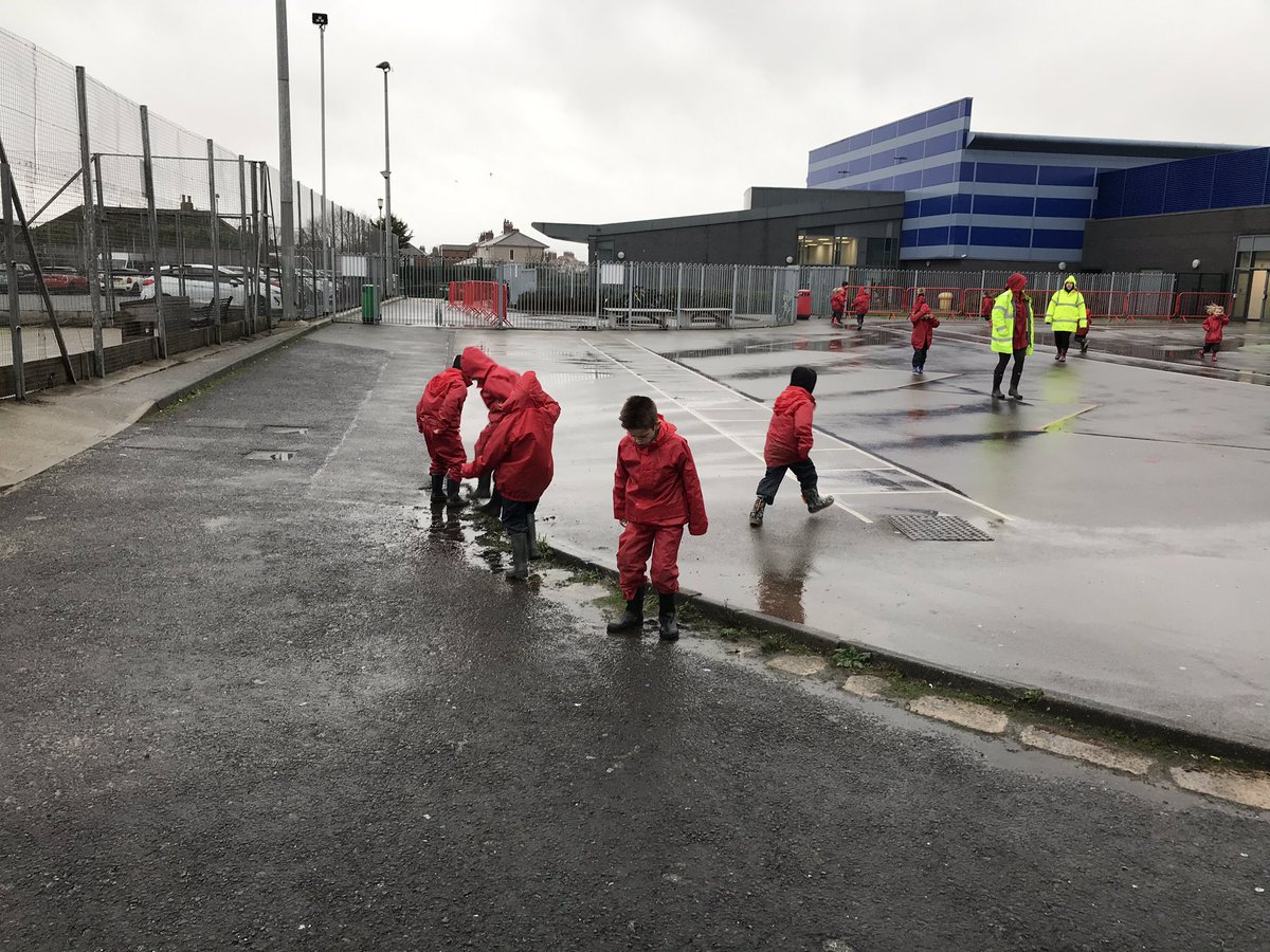 MrsBatemanFS's tweet image. Year 1 have been exploring puddles, maps, compasses and binoculars this week. @UnityBlackpool @NatureFSchools