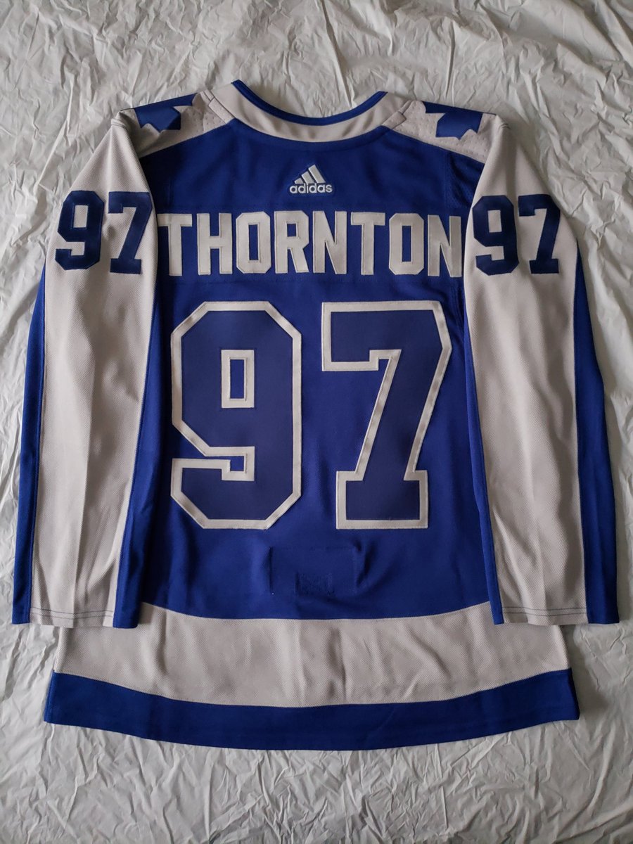 Cody_Reid's tweet image. What a beauty 😍 thanks to @ShopRSApparel for the blank jersey and thank you @SportsLettering for the quick customization turn around time @MapleLeafs