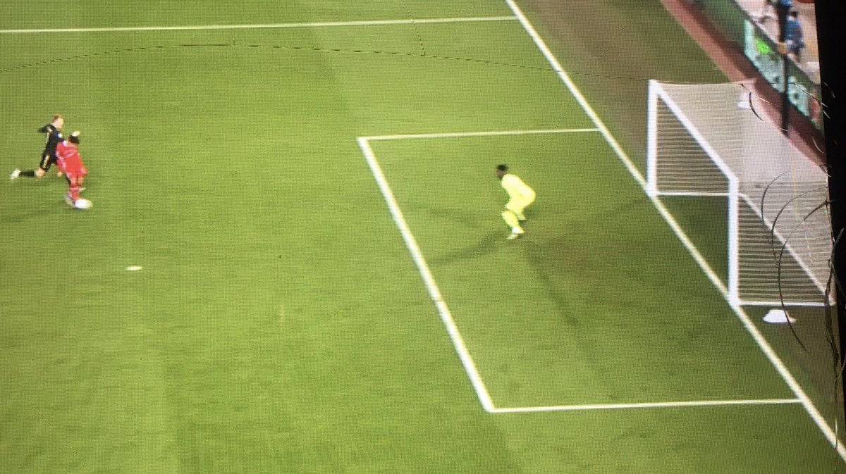Another wonderful 1v1 save from  #Onana!!World class decision making on display again!He stays deep & doesn’t engage as he backs his reactions will force  #Firmino into a more difficult finishThis is absolutely spot on & he gets down fast & flicks the shot to safety! #LIVAJX