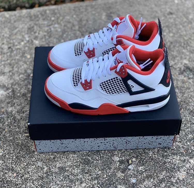 Jordan 4 “Fire red” 

Message me now!! All sizes available 🟥🟥