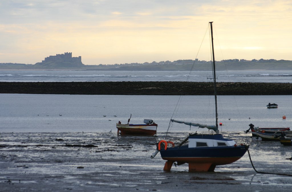 Other chapters look at the internal administration of the kingdom of Lindissi, local groups like the Billingas & Spalde of South Lincolnshire, and the territories of the great cremation cemeteries. The final chapter looks at links between Lindisfarne & the Lindisfaran of Lindsey!