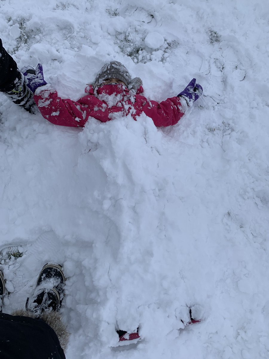 fsocholo's tweet photo. We love the snow!  Enjoying the first snowfall of December. #getoutside https://t.co/1VhG0m44c2