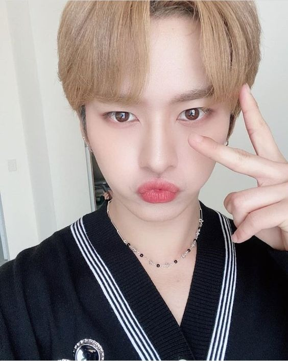  #LeeKnow went ⁿᵒᵒᵗ!