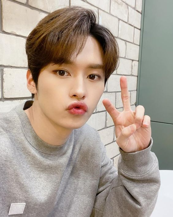  #LeeKnow went ⁿᵒᵒᵗ!