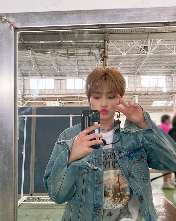  #LeeKnow went ⁿᵒᵒᵗ!