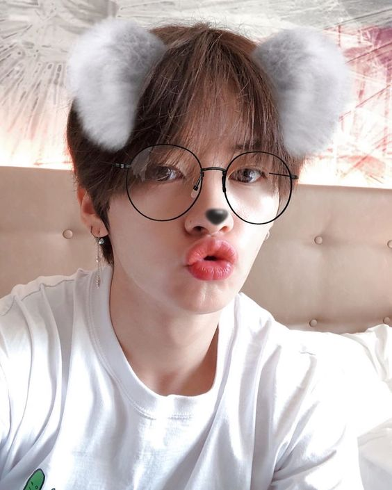  #LeeKnow went ⁿᵒᵒᵗ!