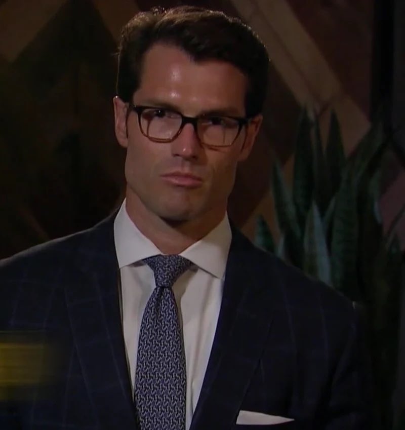 rayokeefe's tweet photo. Same energy #TheBachelorette https://t.co/fArMw1t7xr