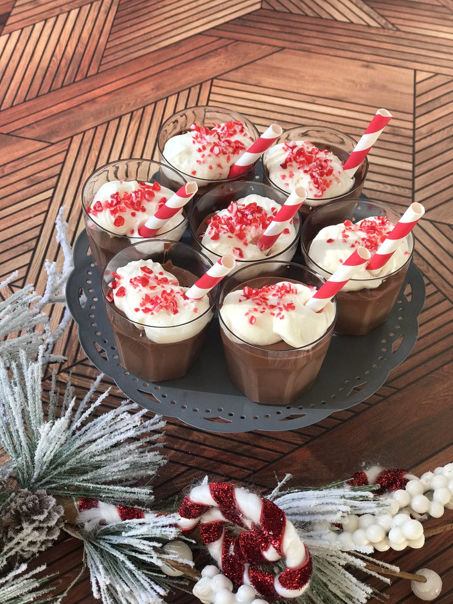 mercicakes's tweet photo. Itty bitty peppermint #potdecreme topped with freshly whipped cream 😋 these remind me of the #peppermintforest from my days in #candyland perfect for a small gathering or gifts for your neighbors #ChristmasIsComing @FoodNetwork https://t.co/O1mYsV4E0F