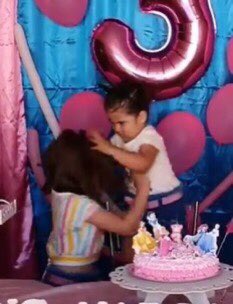 kamillybdl's tweet photo. O bdl o dia inteiro//// para ajudar a Luara 
#wesupportluarafonseca https://t.co/UkHaF8gEfy