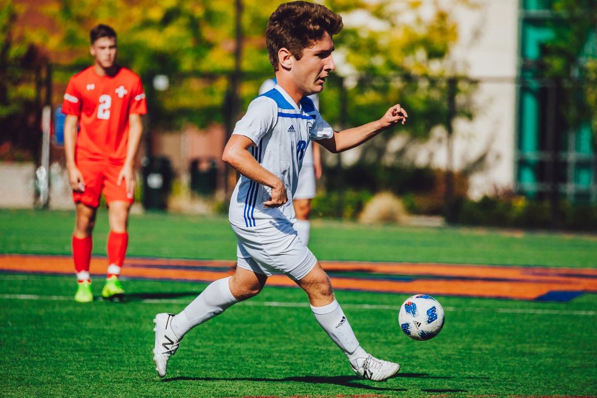 bsumsoc's tweet photo. 🔹HEADS SO BIG WITH ALL THAT SOCCER IQ🔹
————————————————
📸 @mackhuddyphotos 
————————————————
#ALLIN #BSUMSOC #COYB #AdidasFootball #DareToCreate #Together #BigHeadMode #BleedBlue #GoBroncos #ThrowbackSzn https://t.co/uiIRLbBSKr