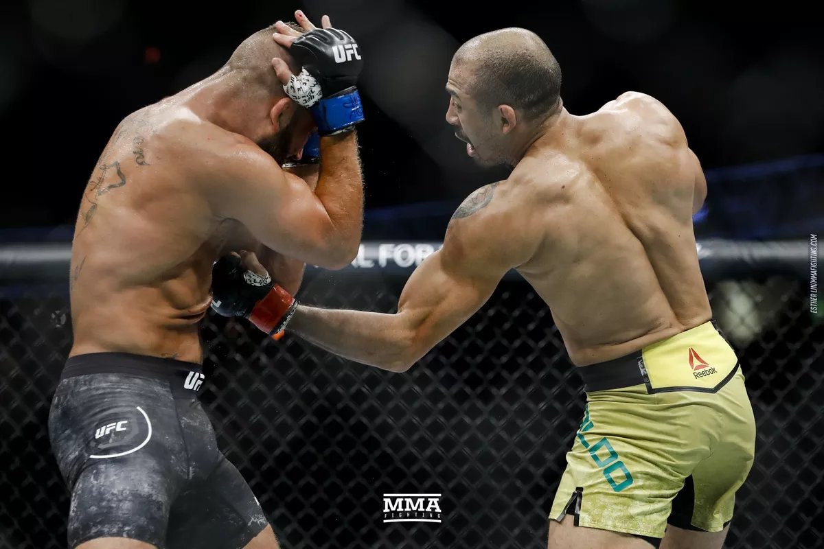 Some of the sexiest things in MMA (mini thread)- Whittaker Headkick- Moraes Switchkick- Poirier Hooks- Aldo Bodyshots