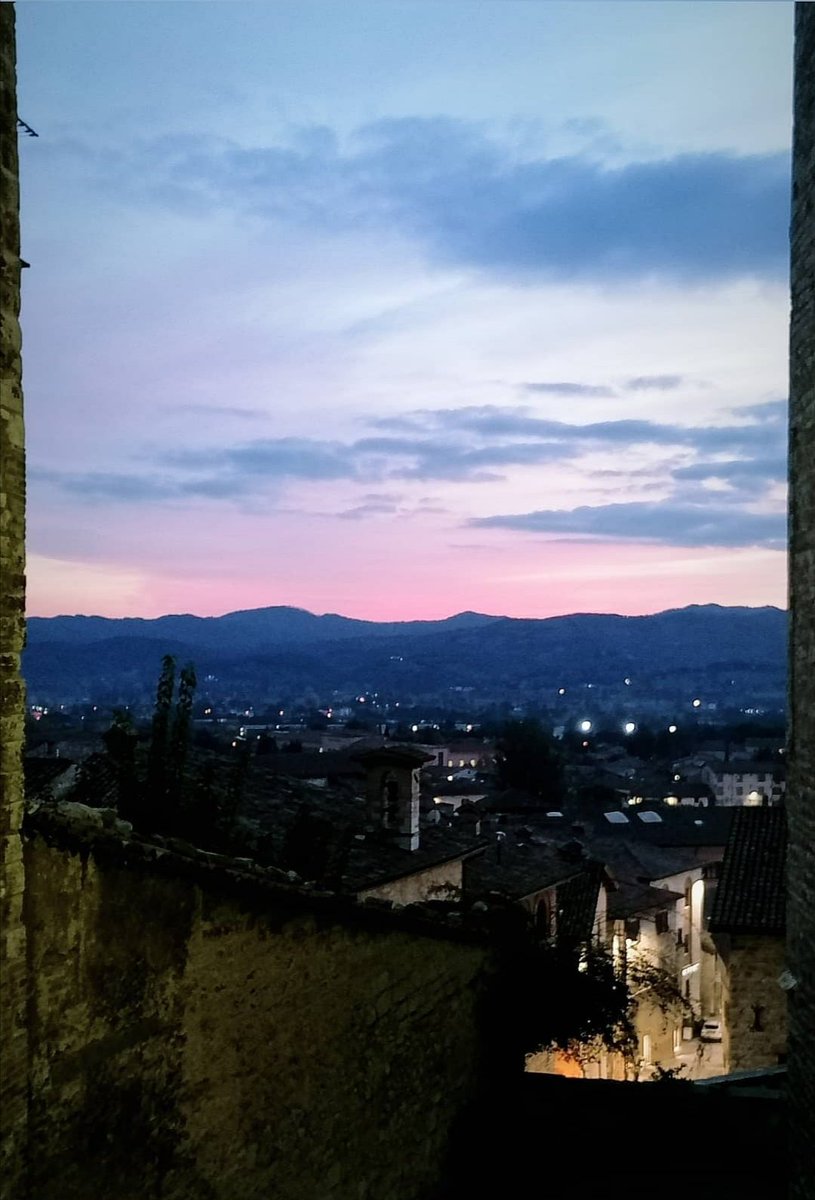 "Non si può guardare un tramonto senza sognare"
.
.
#travelitaly #traveleurope #photoshoot #vibe #walkingarounditaly #architecture #arte #discover #wednesdayvibe #love #tramonto #sunset #sunsetlover #likeforlikes #friends #Dreams #Pink #DicembreDAmare #lovely #photographer #photo https://t.co/nQNAhNc6QD