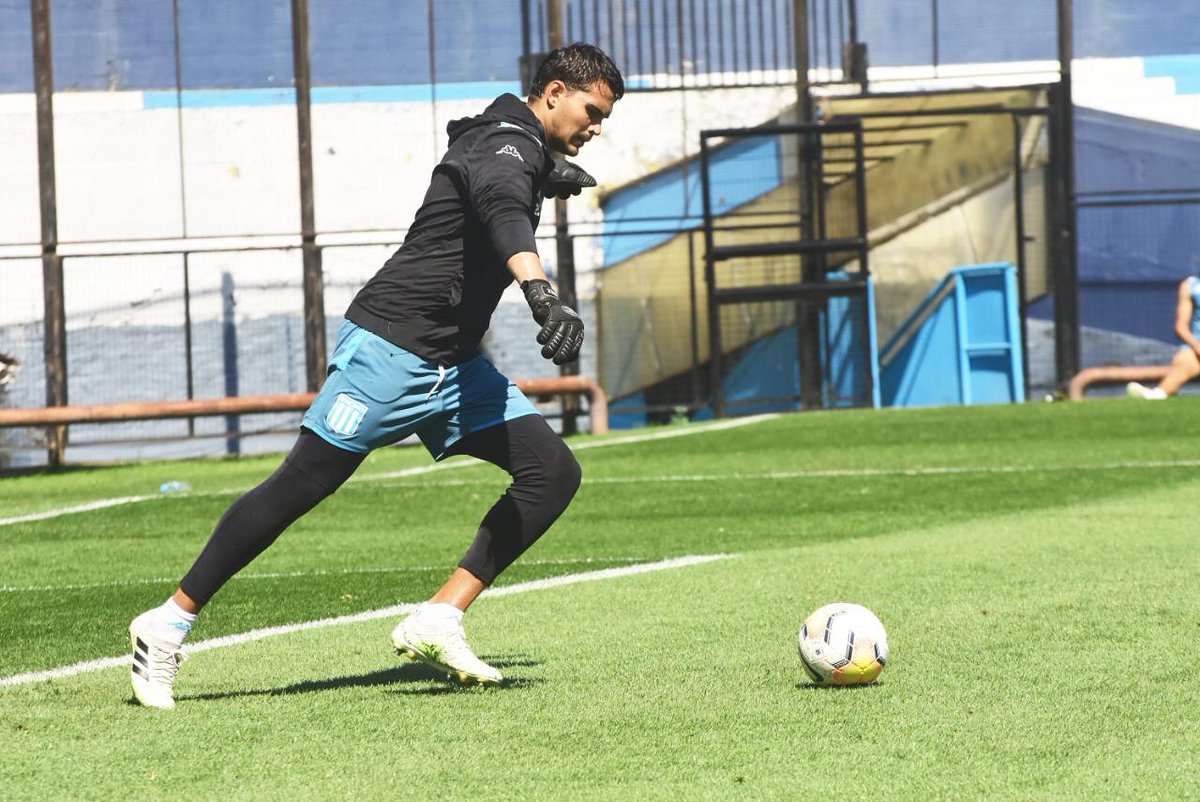 En el único lugar que la palabra ÉXITO está antes que la palabra SACRIFICIO es en el diccionario. ¡No te olvides jamás de eso! 💪🏼💪🏼💪🏼

#RacingClub #AguanteRacing