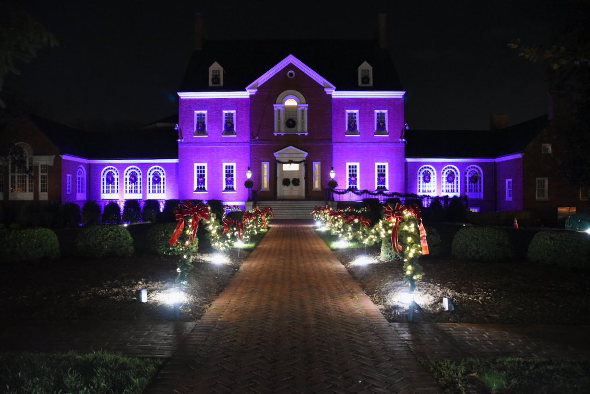 GovLarryHogan's tweet image. Government House is illuminated for Crohn’s and Colitis Awareness Week to raise awareness on behalf of the millions of Americans living with inflammatory bowel disease. #CCAwarenessWeek #IBDVisible