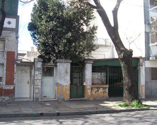 Foto: 9/2008. Terreno de 279 m² (8,12 m x 34,36 m). Terrada 1721, Villa Santa Rita.