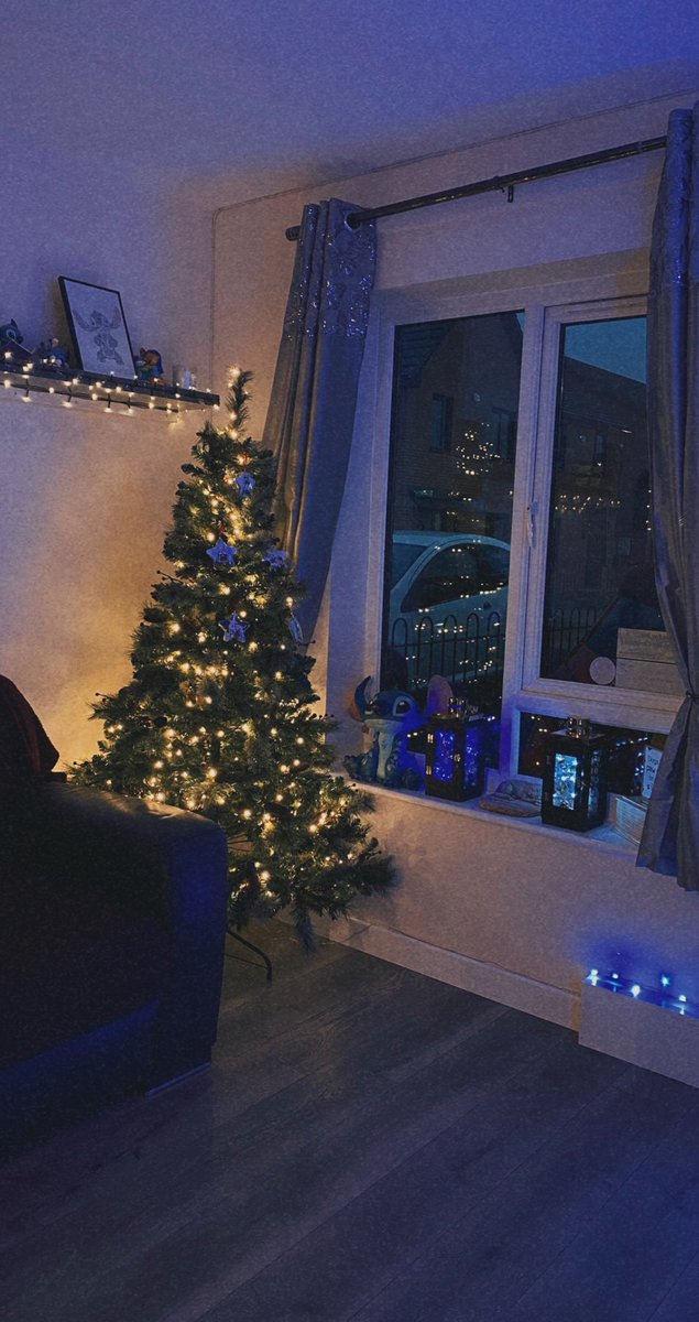 AmyLisaMcDonald's tweet photo. When Christmas comes to town...🎄 https://t.co/ZUNiMP42dz