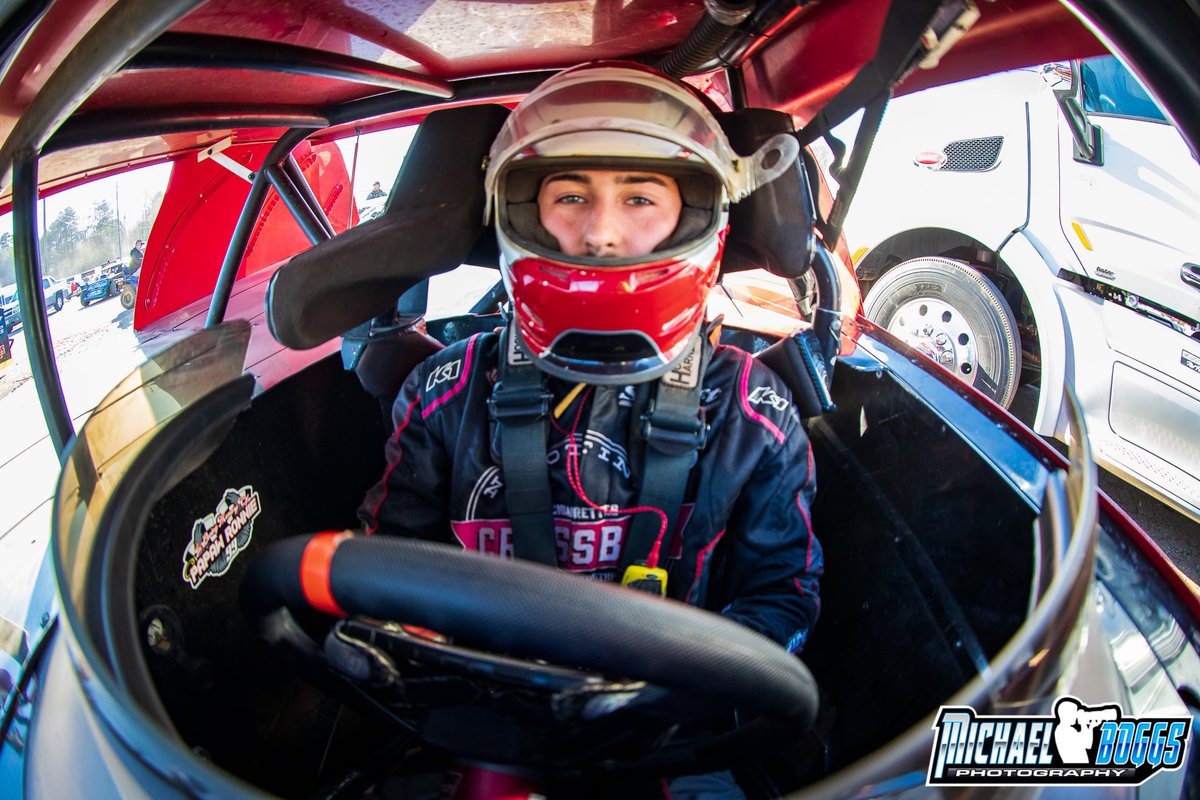 MichaelBoggsPh1's tweet photo. @bbrown9912 sitting in the pilot seat ready to put his car in dig mode and capture the 2020 Ironman series Open Wheel Championship. #serieschamp #peopleschamp #openwheels #mods #dirtracing https://t.co/2OMenmxIfk