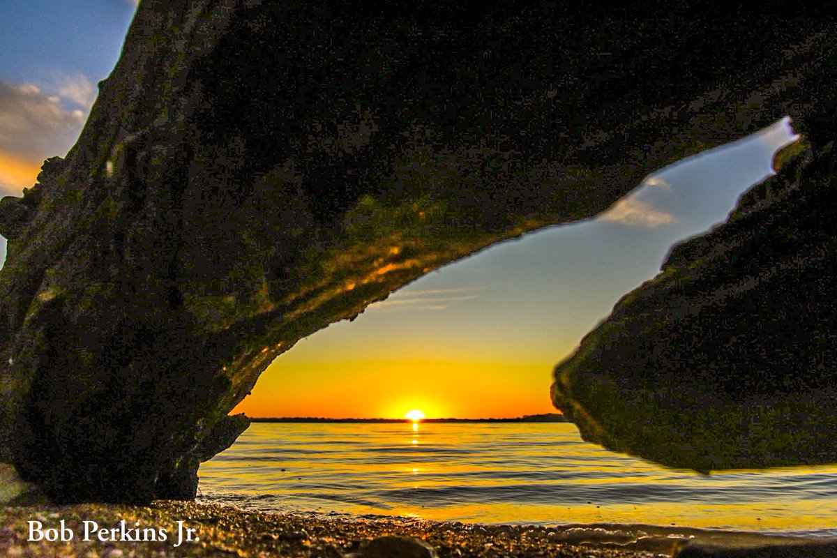 perkinsphotos1's tweet image. My entry to @RMetS #StormHour #POTW competition: Sunset under a log from Lake Waco tonight. #txwx