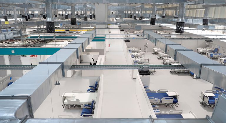 Fer_Fernando111's tweet photo. ¿A una nave industrial se le puede llamar hospital?. ¡PENOSO!. Vaya mierda de ¿hospital?. #AyusoLaIncapaz #AyusoDimisión #AyusoTarada #AyusoHayQuirófanos #Madrid #MadridSOS #MadridEsUnDesastre #AyusoVeteYa #AscoDePP #PP #Ayuso #IsabelZendal https://t.co/pxsCgwrWeX