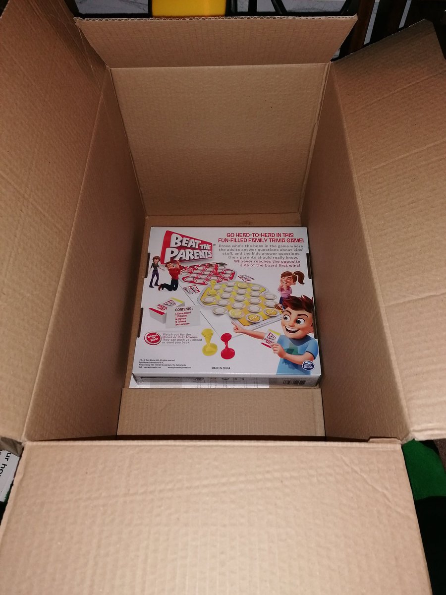 NeilTorr's tweet photo. Ok @EntertainerToys, I don't think this was the most sensible box for this delivery. Surely there are smaller ones that could have been used? #badpackagingchoice https://t.co/XlkHqzWeE8