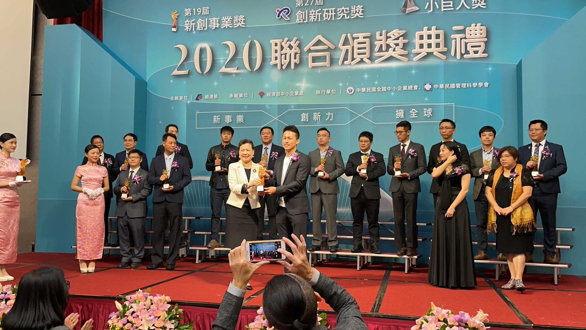 calyxtechs's tweet photo. Calyx is honored to be recognized at The 19th Business Startup Award alongside many fantastic startups. We enjoyed celebrating and connecting with other winners and alumnus at the award ceremony 🏆
#innovation #awards #startups https://t.co/By6GLkWvQz