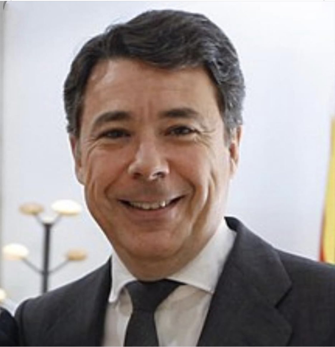 ¡LO QUE NO DICEN LOS MEDIOS!
Hace ahora un año: Hallaron en Colombia 5,4 millones de dólares de Ignacio González procedentes de la sanidad pública madrileña.  Cuantos miles murieron por no tener un respirador o EPI.  El tio está en libertad.