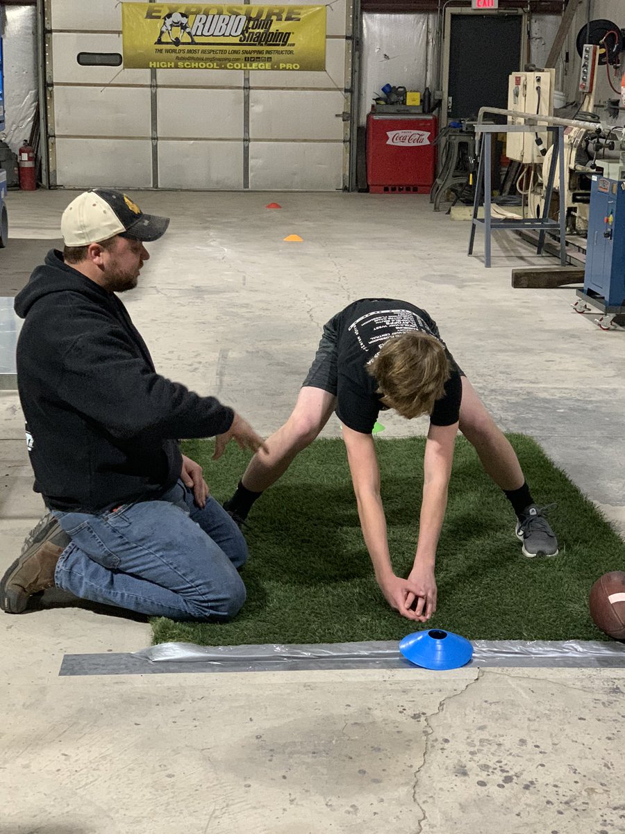 FrankFlorentine's tweet photo. The #Flobros working with @neal_dahlman this weekend. Never stop work towards excellence! @TheChrisRubio @LWEFOOTBALL @FlorentineKim https://t.co/0L5RZB177D
