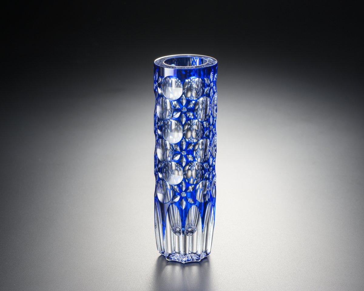 江戸切子 大場硝子 引き続き １２月９日からの名古屋松坂屋 日本の職人展 後期 にてご覧いただける商品ラインナップのご紹介です 猪口やオールドグラスでお馴染みの万華鏡シリーズの花器もお持ちいたします 江戸切子 切子 一輪挿し 花器