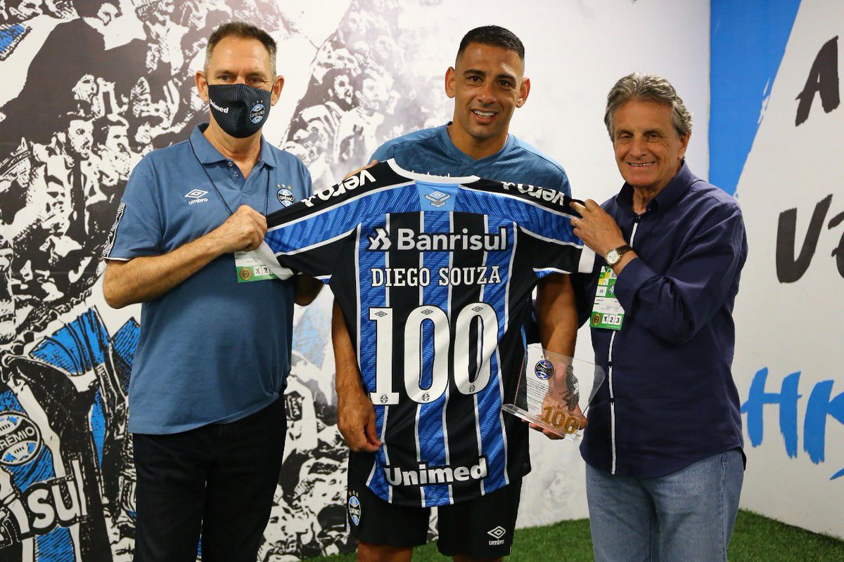 Mais de 100 jogos, 34 gols (18 só nessa temporada) e muita entrega e honra ao manto sagrado Tricolor. Muito obrigado, <a href="/DiegoSouzaDS87/">Diego Souza</a>! Esperamos que possa nos ajudar em muito mais jogos.