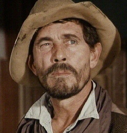 ChickensSecrets's tweet photo. I really want to know - who in the UK is wearing a “hold yer taters” shirt.

I do appreciate the “shut your tater trap” mask, person in KY.
#gunsmoke #FestusHaggen https://t.co/nciTTmOGRG