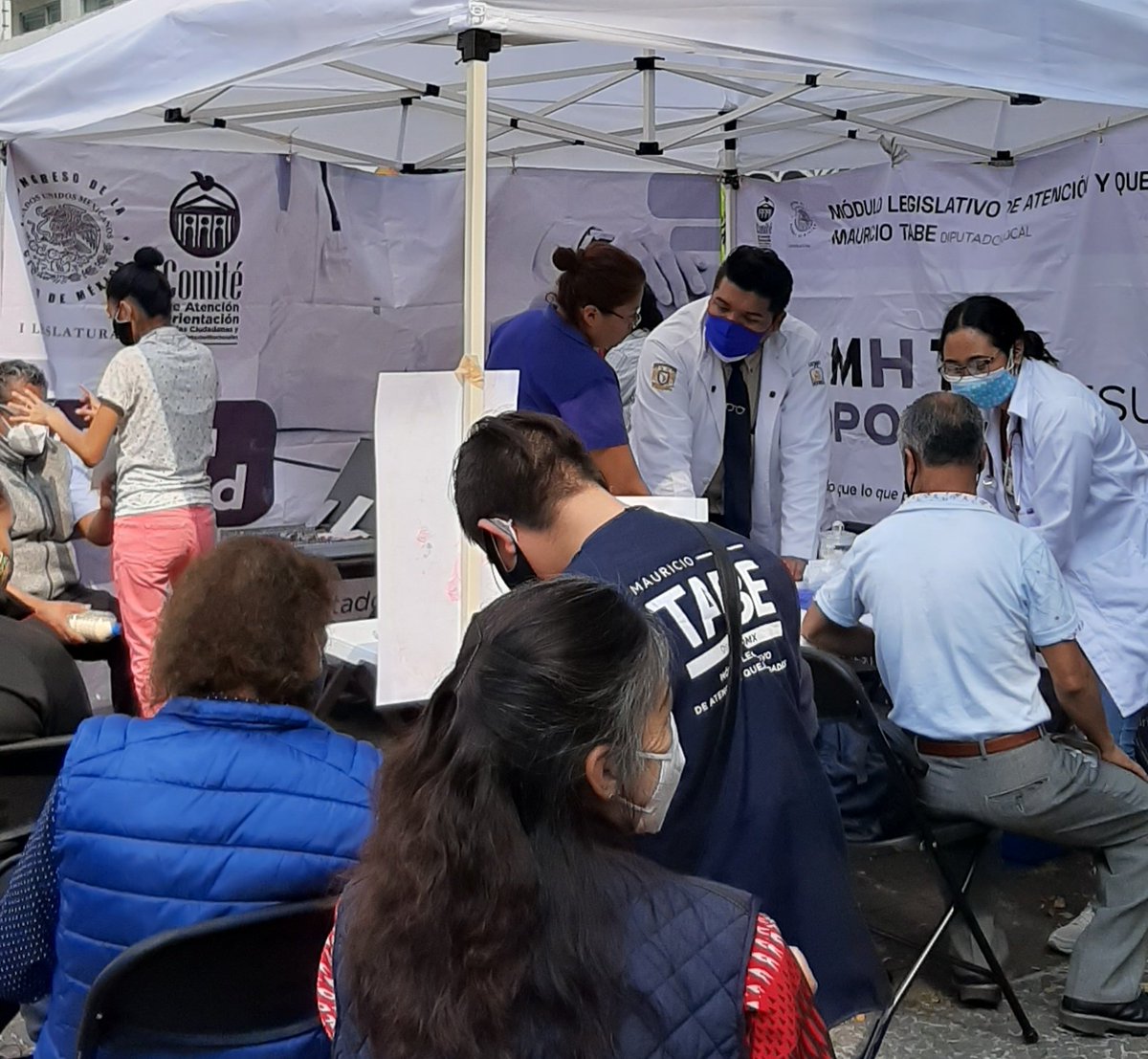 ISRAEL_NUNEZZ's tweet photo. 👉🏼 Cumpliendo con la #SanaDistancia, el Diputado @mauriciotabe llevó la #JornadaDeSalud a las 
✅Colonias #ModeloPensil #CuauhtémocPensil #LosManzanos #AlcaldíaMiguelHidalgo #TabeApoya https://t.co/XbMJdUWJja