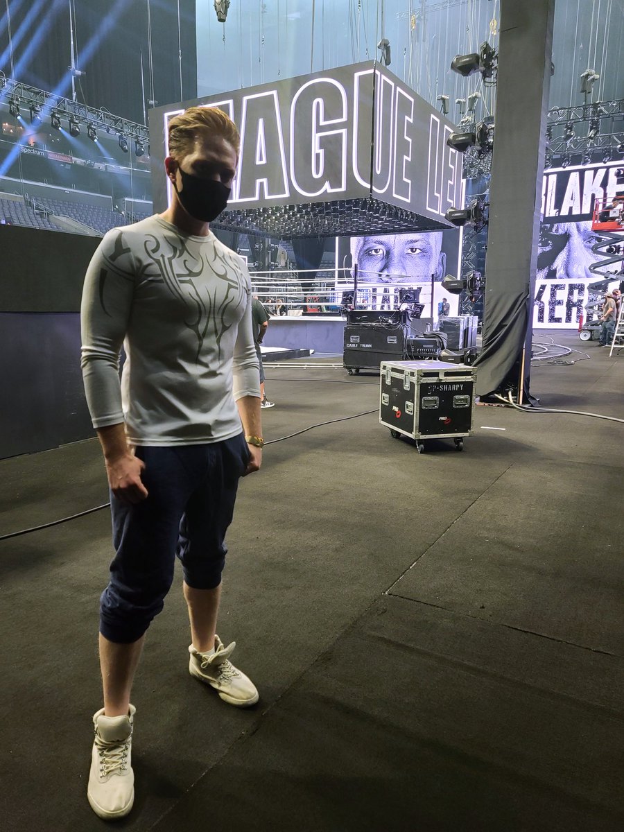 Dailybasisband's tweet photo. Behind The Scenes of the Mike Tyson VS Roy Jones Jr. Fight!

#TommyDearth #DailyBasis #dailybasisband #dailybasismusic #miketyson #royjonesjr #miketysonvsroyjonesjr #Boxing #staplescenter #ringside #punch #fight #filmlife #Triller #KO #TKO #Weedmaps #bts #behindthescenes https://t.co/yC58vgAky2