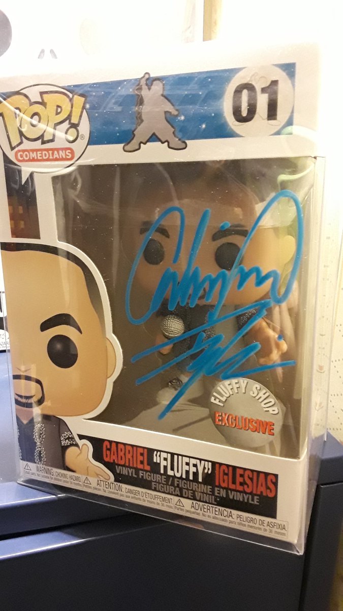 kazan1983's tweet photo. I need some signed #FluffyMerch in my life. Well his cute pups to go with him anyway! https://t.co/JCGiTjuu8C