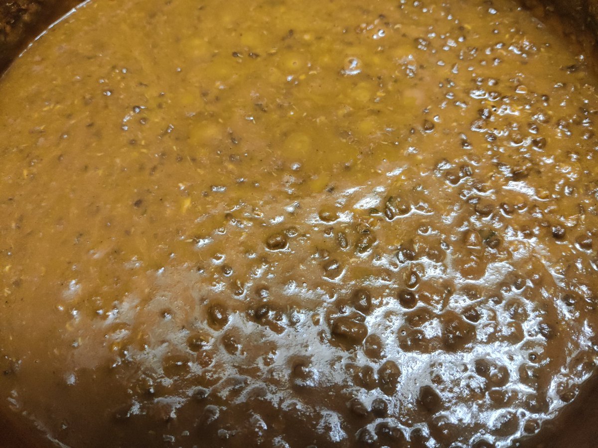 Once this is done, add toasted kasuri methi (very imp in all Peshawari-Punjabi recipe like Tandoori chicken / butter chicken), add garam masala, salt to taste. Cook a little more on low flame (because why not)