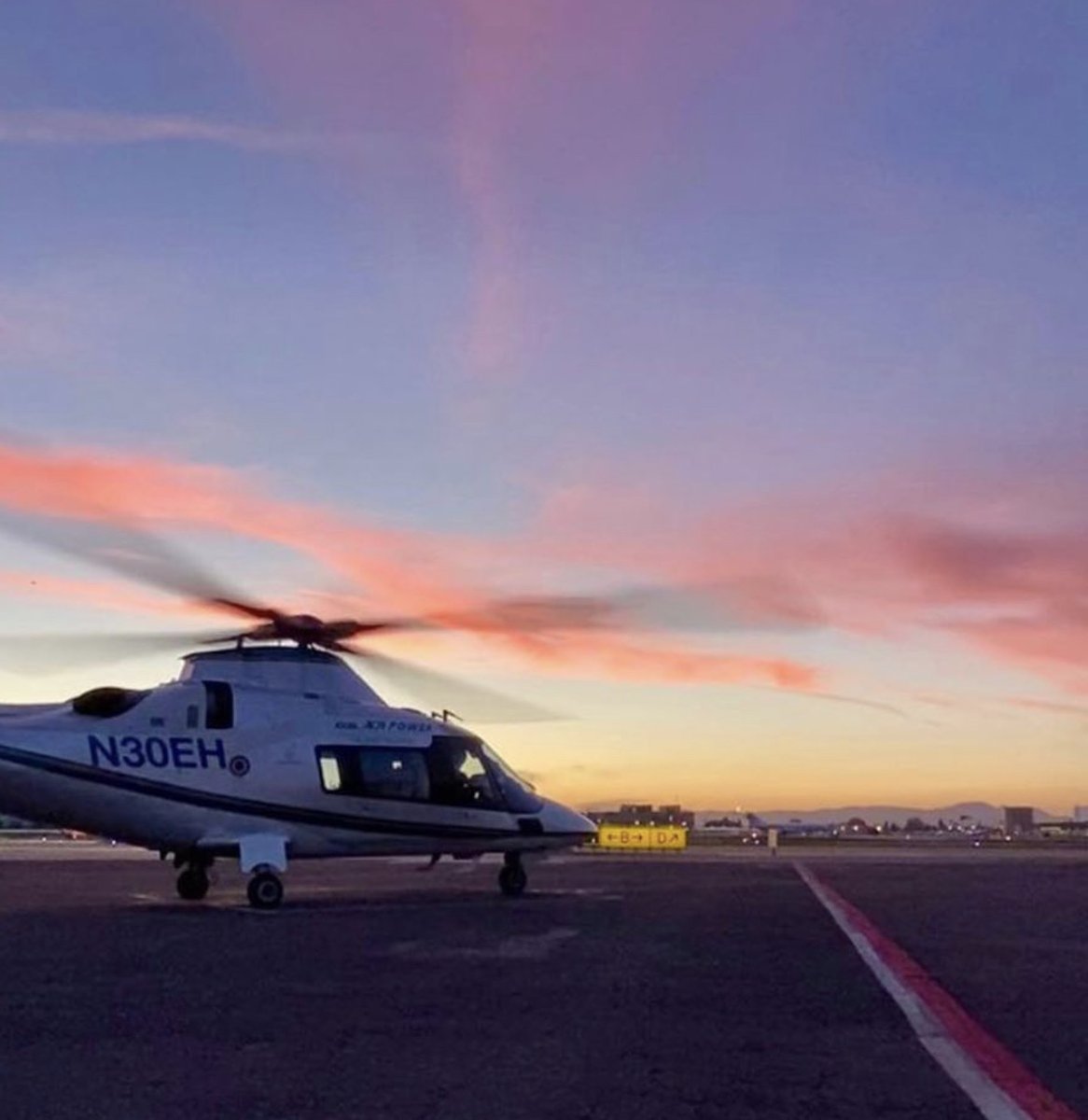 Helinet's tweet image. Tis the season for sunset flights with @helinetaviation. Contact our charter team today to book your flight at charter@helinet.com or 818.902.0229 

#Helinet #HelinetAviation #Helicopter #CharterServices #FlyPrivate #LosAngeles #BeatTheTraffic #VIPTravel