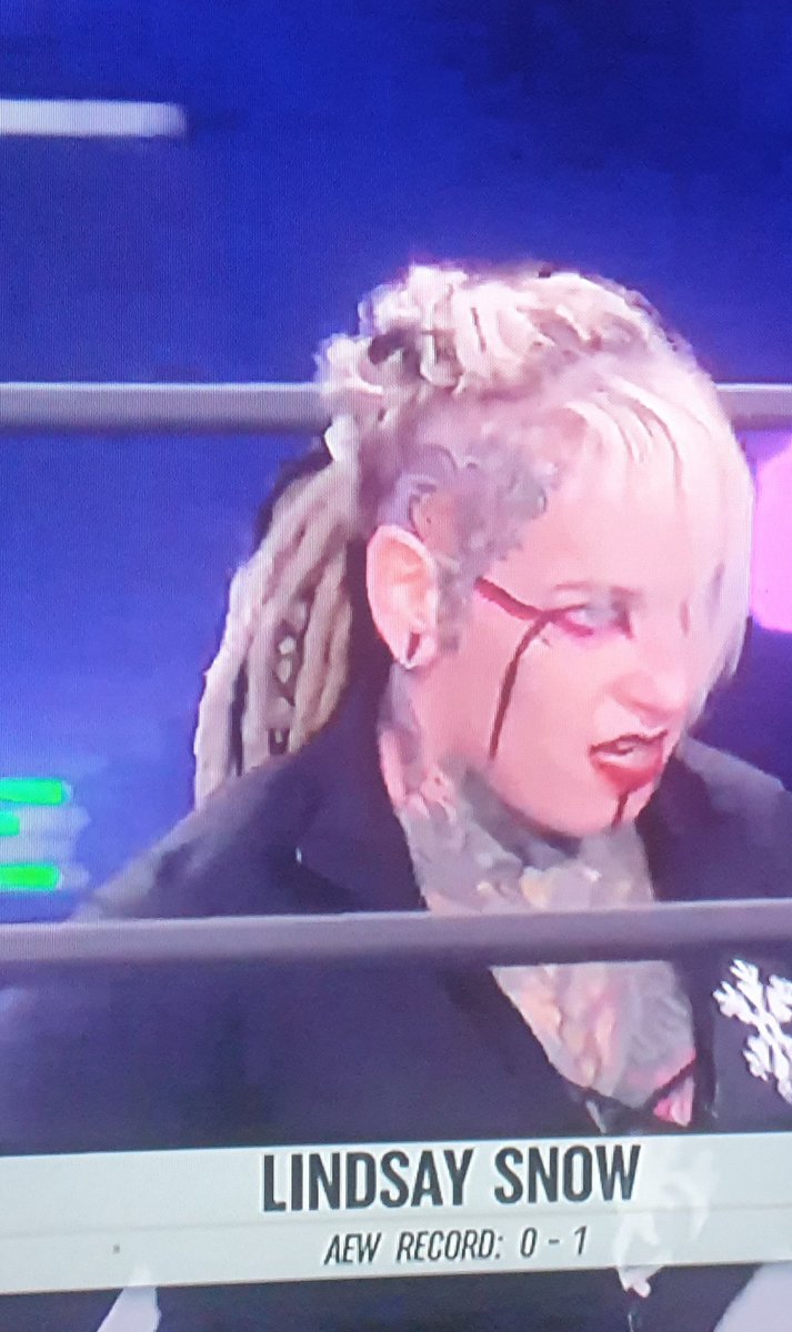 My first thought, was #LunaVachon. Or is it just me ? #lindsaysnow #AEWDark
