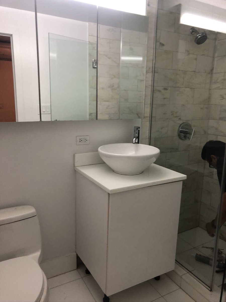 flabbywaddle's tweet photo. Hi! I’m subleasing my room in New York City in the East Village! It’s 1 bedroom w it’s own bathroom! Apartment is a 3 bed/2 bath w 2 other roommates. Please let me know if you know anyone looking and we can talk more ❤️ https://t.co/cTKYDCfoxD