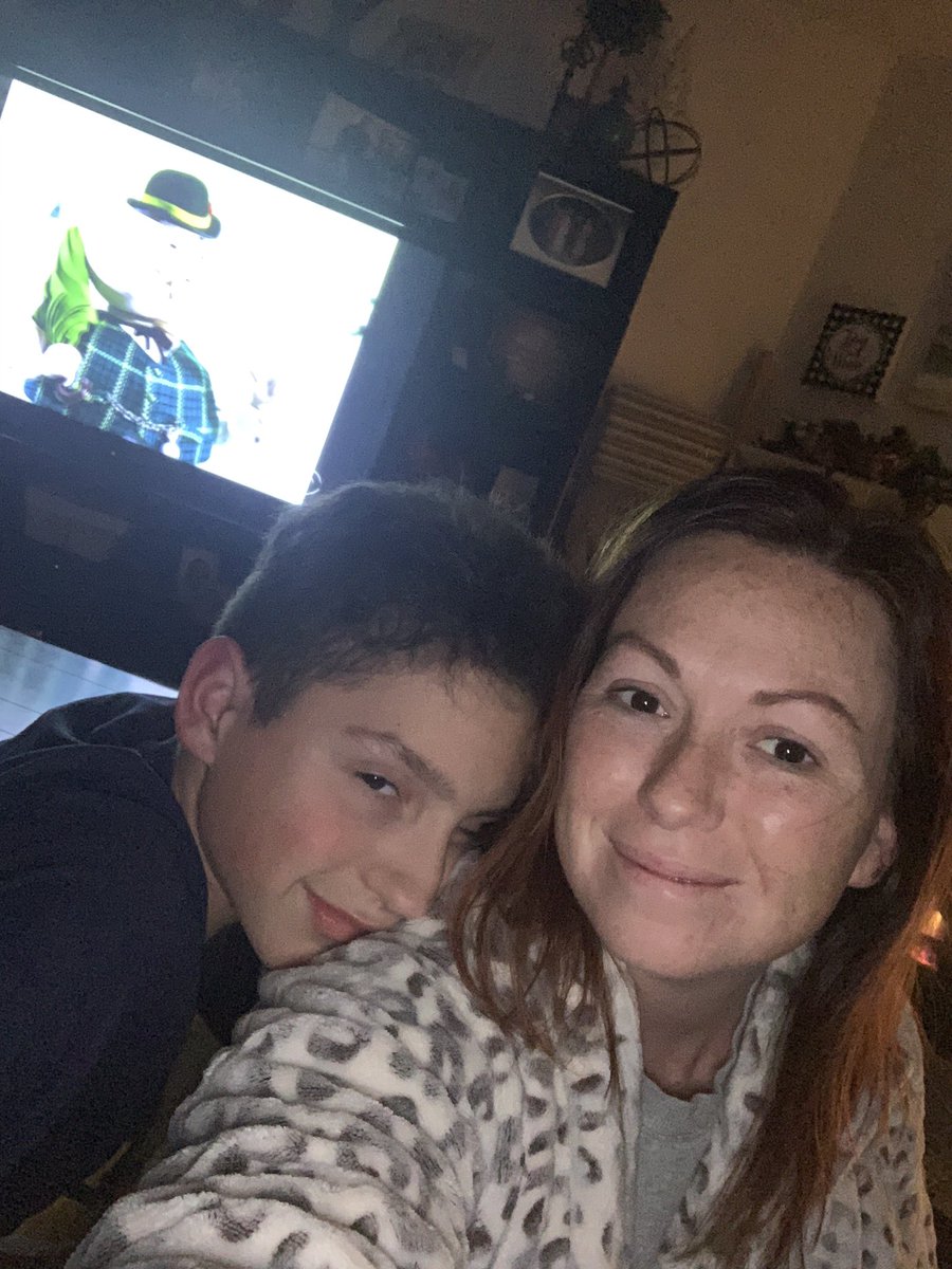 reneevan's tweet photo. #cryarselfiebingo #christmamovieselfie #RudolphTheRedNosedReindeer @CryarCats https://t.co/BNkr4wMWRk