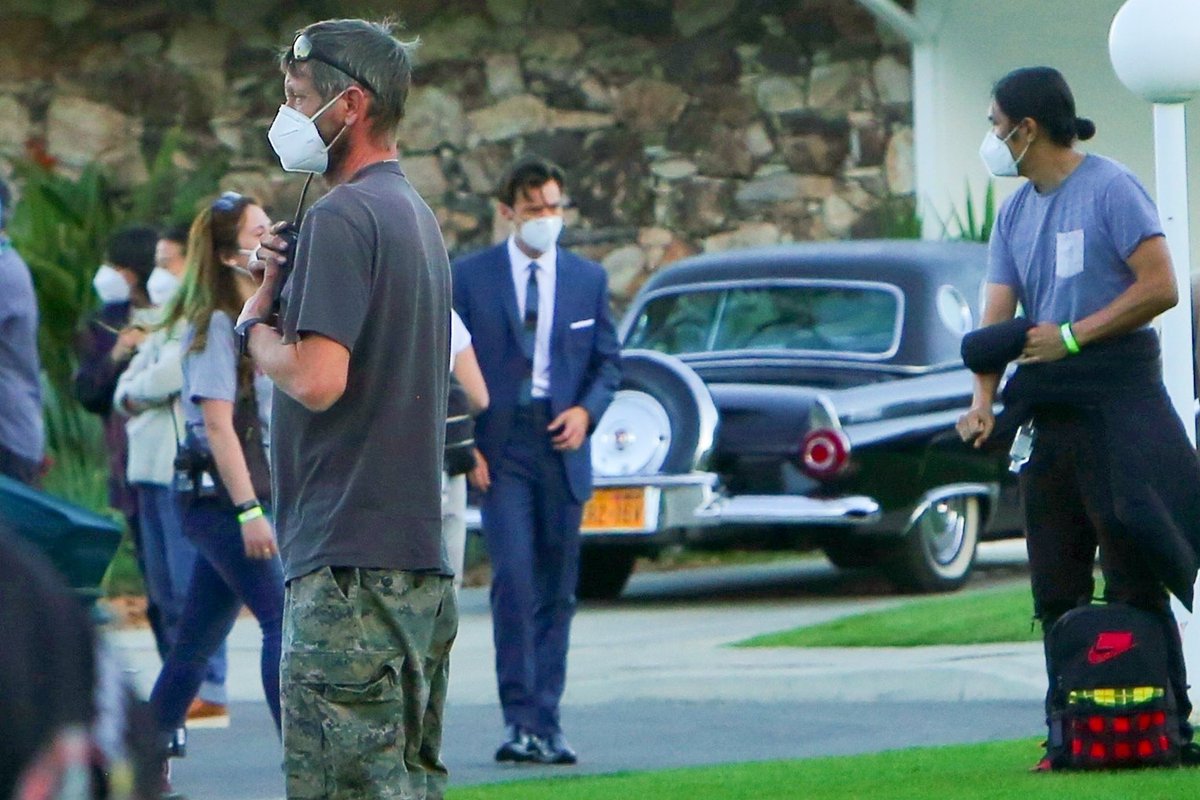 hsdcandids's tweet photo. More of Harry on the set of Don’t Worry Darling - December 1 https://t.co/nI52bwSB55