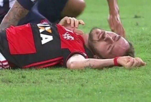 vaipramerdah's tweet photo. Rogério Ceni vai tirar o Flamengo de todos os camps daqui a pouco, tá ferrando o ano que vem já https://t.co/DXSRQYQvhQ