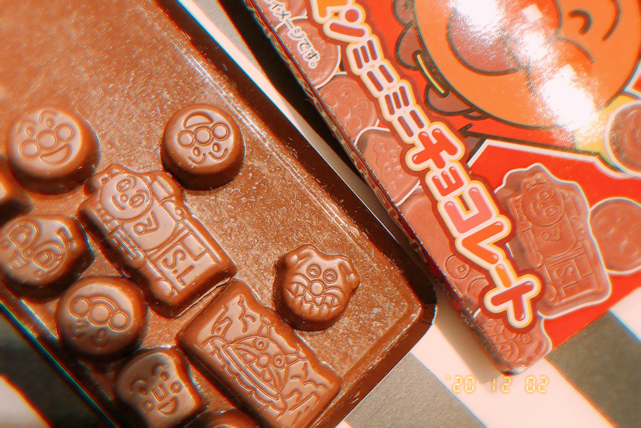 可愛げがある もにこ 板チョコすら割れない か弱い乙女のお気に入りお菓子です 不二家のアンパンマンミニミニチョコレート 小さいサイズが12粒 大きいサイズが3粒入った 全部で15粒入り 2サイズあるから 食べる量の調整がしやすいのが 一口