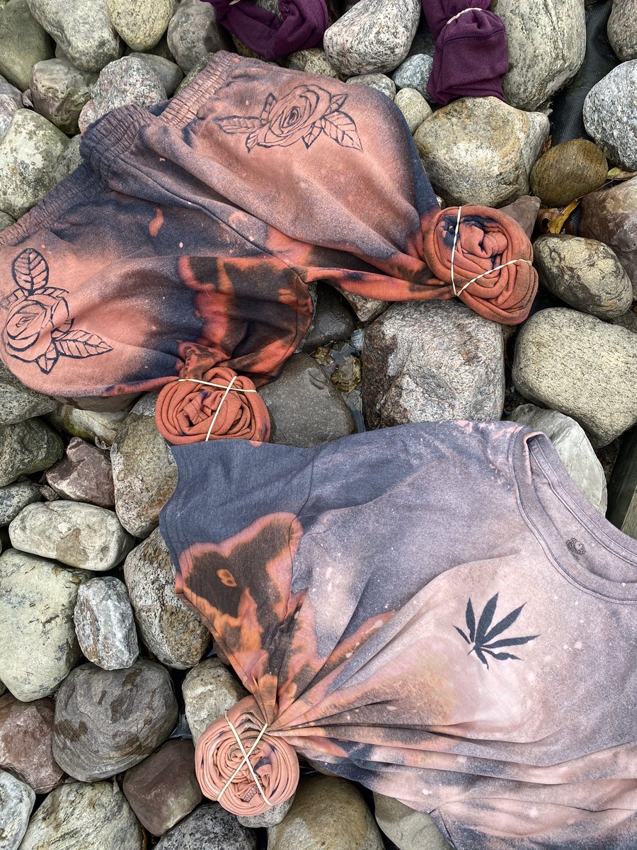 LoganCustomized's tweet image. Hi I’m @logananhorn &amp;amp; I’m the small business owner of Customized by Logan! 🦋 

I’m a full time creator. While I’m primarily an acrylic artist, I have started making clay jewelry and custom acid washed apparel. 

IG: CustomizedByLogan

| MY WEBSITE |
✨customizedbylogan.squarespace.com/shop ✨