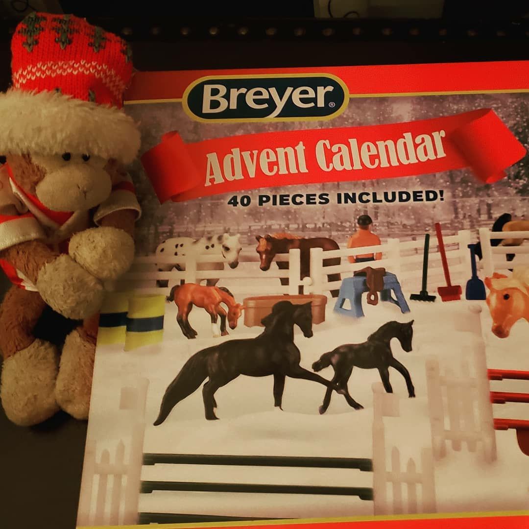 TravelingMocha's tweet photo. Mocha on the Shelf day 01: Started the Breyer #AdventCalendar! #MonkeyBusiness 🗓️ 🎄 #MochaOnTheShelf #MochaOnTheShelf2020 #HelpfulMonkey #Christmas #Yule #SeasonsGreetings #Holidays #HappyHolidays #Dec01 #Day1 #Day01 https://t.co/Funlxj3O0a