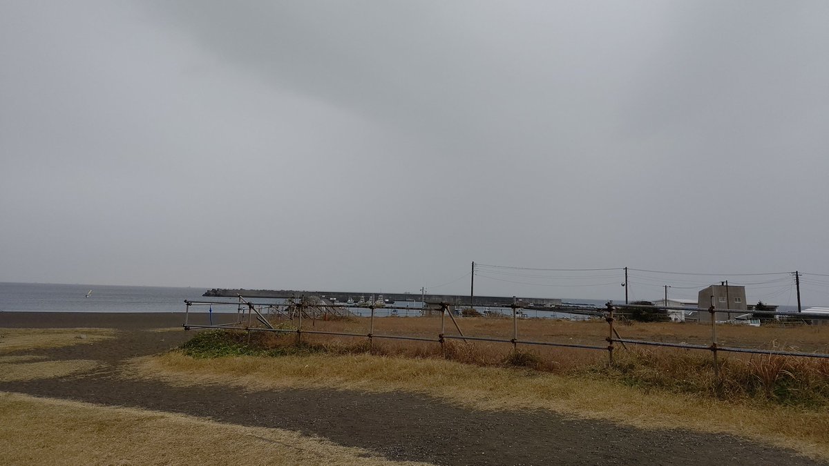 てるゆ 茅ヶ崎漁港 子供の頃はよく釣りに来てたけどクソパリピdqnのせいで漁港侵入禁止になった