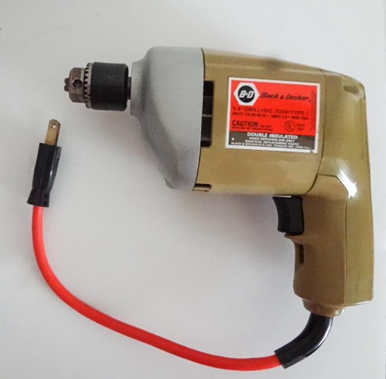 NelliesTimeless's tweet photo. Like New! #Vintage #BlackandDecker #Powerdrill at #NelliesTimelessTreas https://t.co/BRstA1vSC9 #powertools #vintagetools #vintagetool #tools #mensgift #mensgifts #giftforhim #giftsforhim #electricdrill #drills #giftideas #giftideasforhim #christmasgiftsforhim #vintageshopping https://t.co/Eel4ZQnLfy