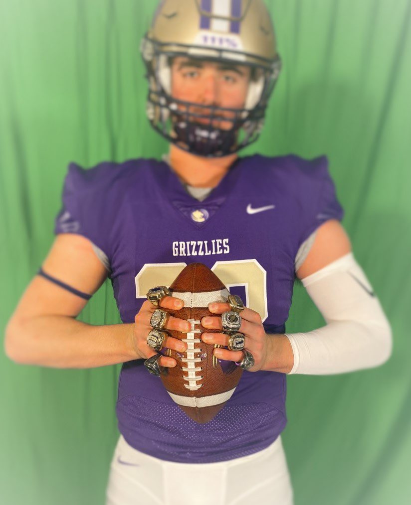 It was a great day visiting ⁦<a href="/ButlerGrizzlyFB/">BUCO Football</a>⁩ . Got to see a lot and do a little photo shoot while I was there! Thankyou to the coaches who showed me around!! ⁦<a href="/_ClaytonWoods/">Clayton Woods</a>⁩ ⁦@DTBUCO⁩ ⁦<a href="/CoachBVignery/">Brice Vignery</a>⁩