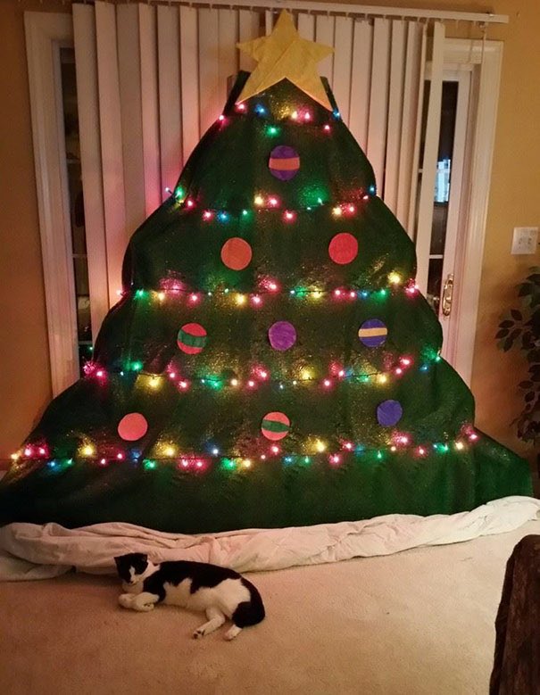 Some flat Christmas trees aren’t intended to go up against a wall. But their effectiveness in stopping cats from attacking them is basee only on unreliable anecdotal evidence. || #CatsHateChristmas