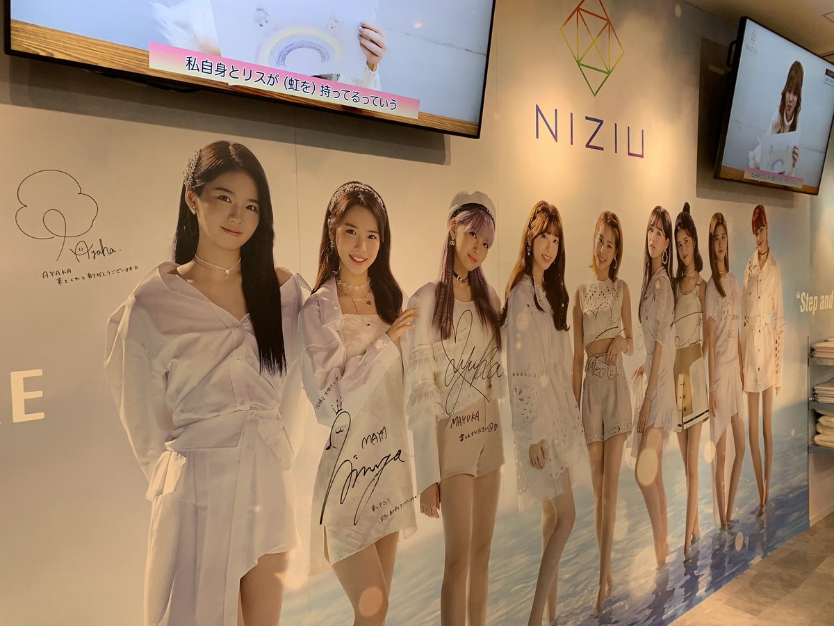 NiziUがPOPUP遊びに来てくれたよ🌈 店内にみんなのサインまで🥺💕 お店